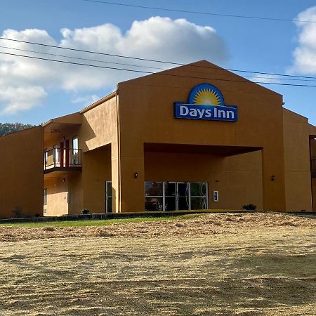 Days Inn By Wyndham Моргед Екстер'єр фото