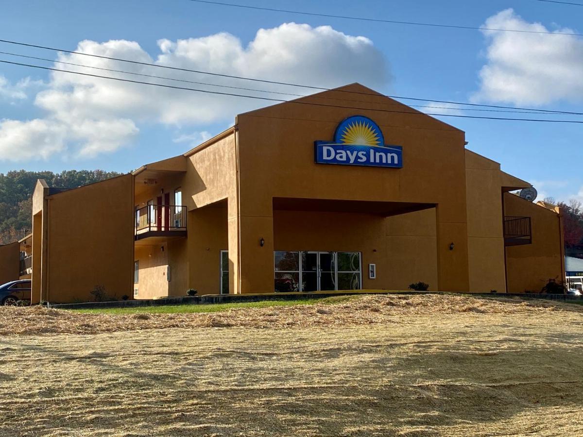 Days Inn By Wyndham Моргед Екстер'єр фото